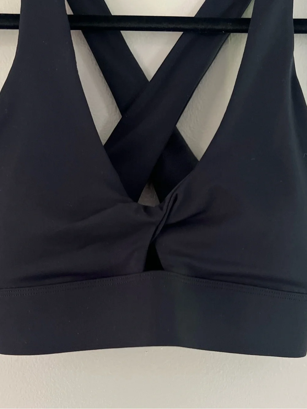 Fabletics Oasis Strappy Twist Sports Bra Athleisure for Gym, Running or Workouts